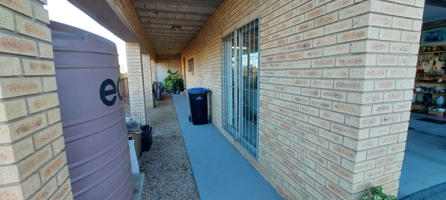 5 Bedroom Property for Sale in Wavecrest Eastern Cape